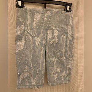 Lululemon NWOTbike shorts. size 4.